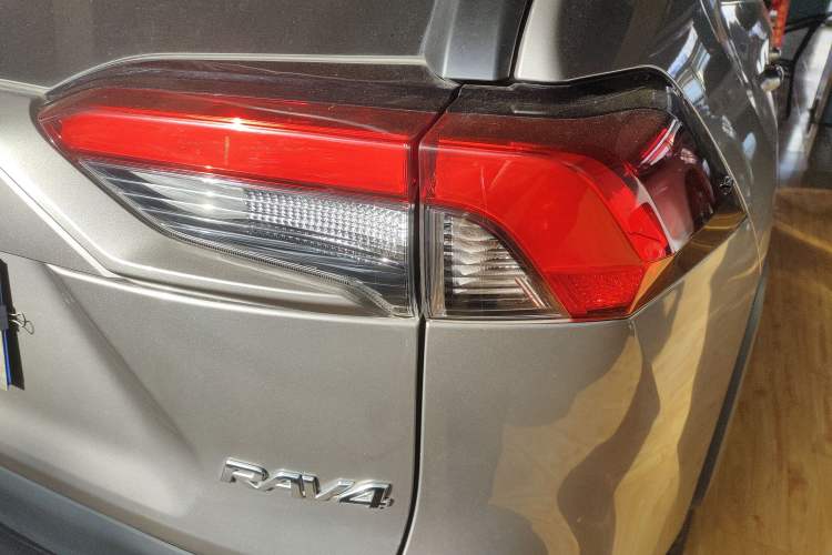 Used Toyota RAV4 2022 2.0L CVT Two-Wheel Drive Fashion Plus Edition Right Rear Taillight