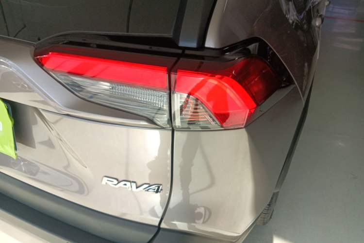 Used Toyota RAV4 2022 2.0L CVT Two-Wheel Drive Fashion Edition Right Rear Taillight