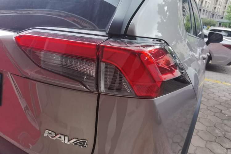 Used Toyota RAV4 2022 2.0L CVT Two-Wheel Drive Urban Edition Right Rear Taillight