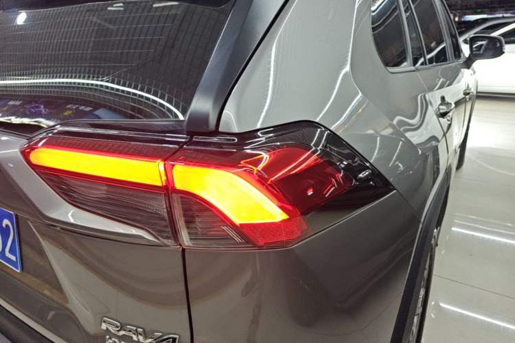 Used Toyota RAV4 2022 Dual-Engine 2.5L E-CVT Two-Wheel Drive Elite Edition Right Rear Taillight