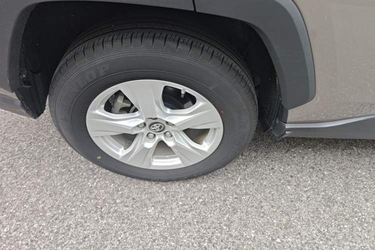 Used Toyota RAV4 2022 2.0L CVT Two-Wheel Drive Urban Edition Right Rear Wheel Hub