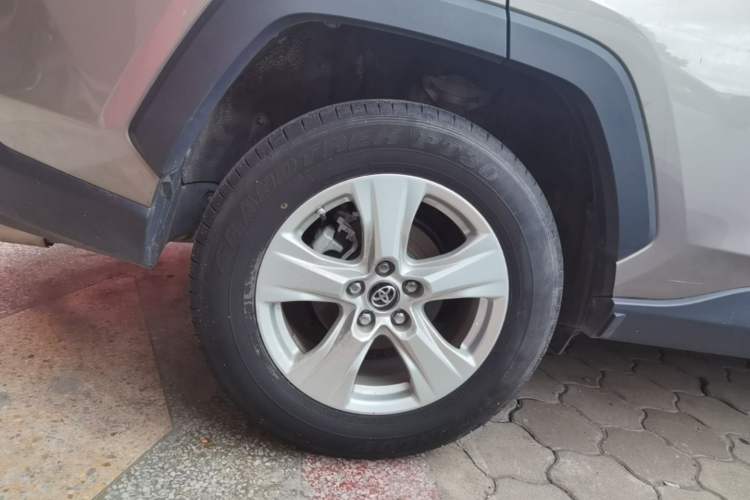 Used Toyota RAV4 2022 2.0L CVT Two-Wheel Drive Urban Edition Right Rear Wheel Hub