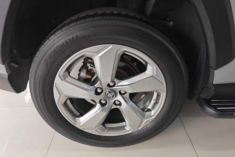 Used Toyota RAV4 2022 2.0L CVT Two-Wheel Drive Fashion Edition Right Rear Wheel Hub
