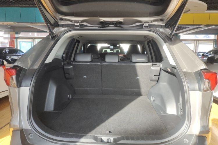Used Toyota RAV4 2022 2.0L CVT Two-Wheel Drive Fashion Plus Edition Trunk