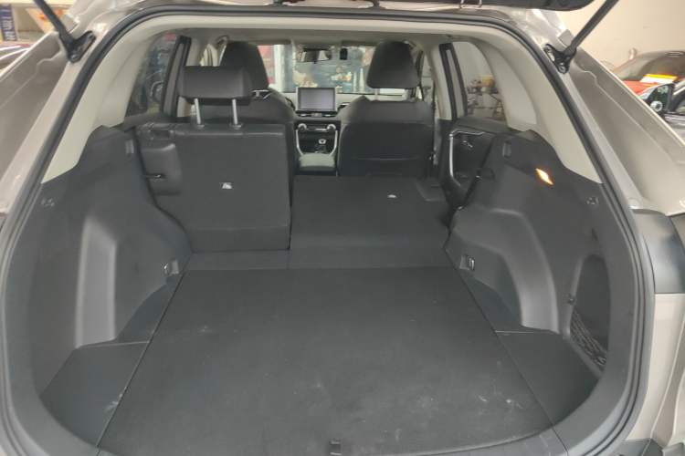 Used Toyota RAV4 2022 2.0L CVT Two-Wheel Drive Fashion Edition Trunk
