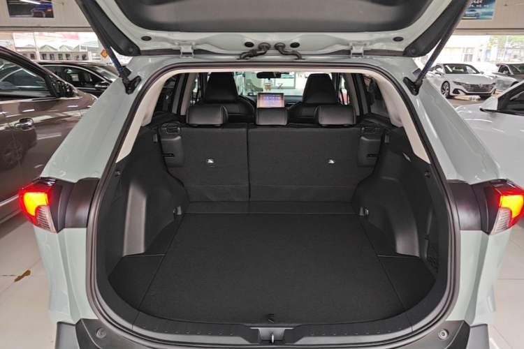 Used Toyota RAV4 2022 2.0L CVT Two-Wheel Drive Fashion Edition Trunk