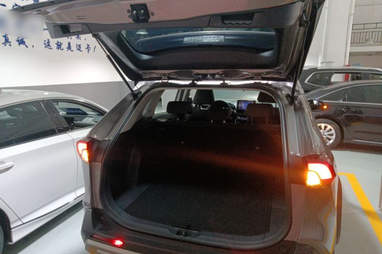 Used Toyota RAV4 2022 2.0L CVT 4x4 Fashion Edition Trunk