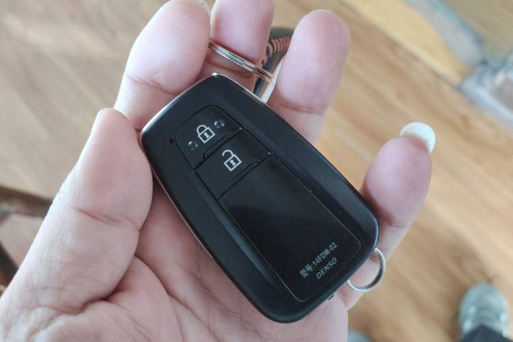 Used Toyota RAV4 2022 2.0L CVT Two-Wheel Drive Fashion Plus Edition Vehicle Key