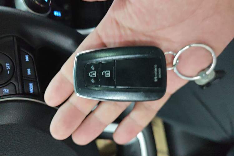 Used Toyota RAV4 2022 2.0L CVT Two-Wheel Drive Fashion Edition Vehicle Key