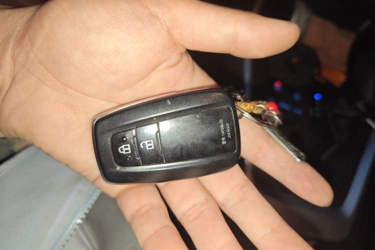 Used Toyota RAV4 2022 Dual-Engine 2.5L E-CVT Two-Wheel Drive Elite Edition Vehicle Key