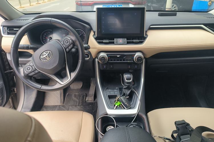 Used Toyota RAV4 2022 2.0L CVT Two-Wheel Drive Fashion Plus Edition Center Console