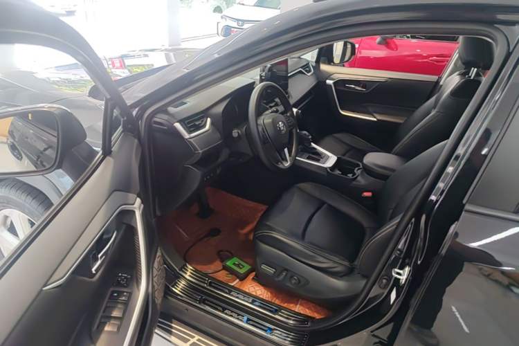Used Toyota RAV4 2022 2.0L CVT Two-Wheel Drive Fashion Edition Driver Seat