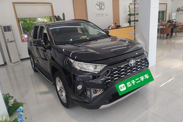 Used Toyota RAV4 2022 2.0L CVT Two-Wheel Drive Fashion Edition Front Right 45 Deg