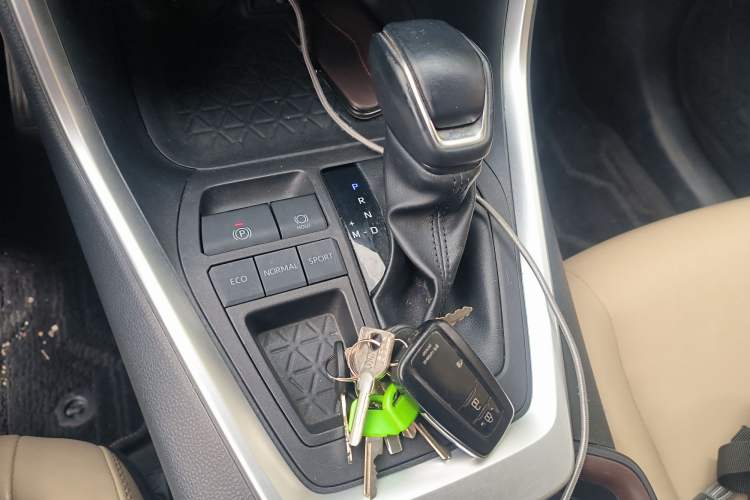 Used Toyota RAV4 2022 2.0L CVT Two-Wheel Drive Fashion Plus Edition Gear Lever