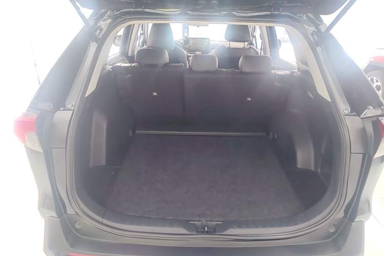 Used Toyota RAV4 2022 2.0L CVT Two-Wheel Drive Fashion Edition Trunk