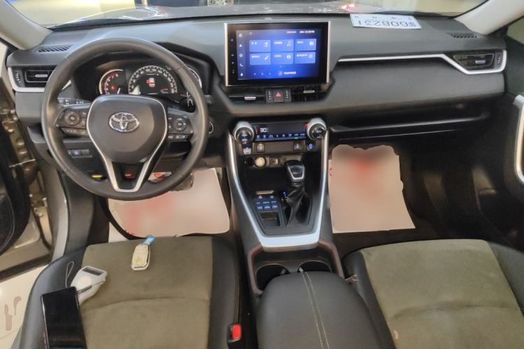 Used Toyota RAV4 2022 2.0L CVT 4x4 Style Plus Edition Center Console