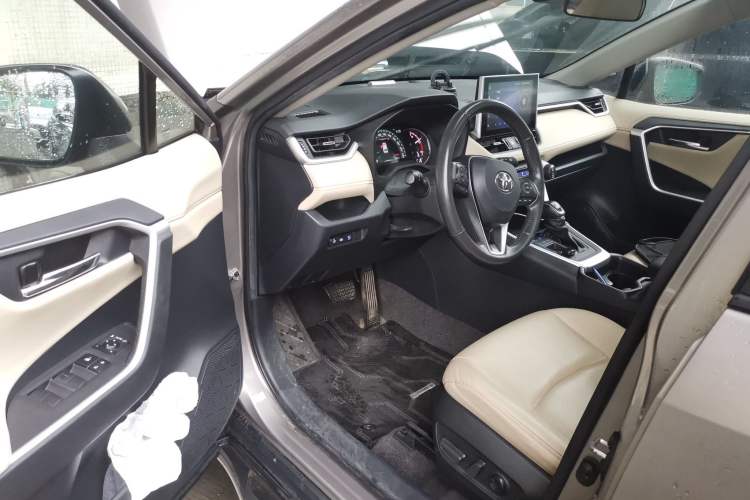 Used Toyota RAV4 2022 2.0L CVT Two-Wheel Drive Fashion Plus Edition Driver Seat