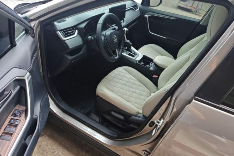 Used Toyota RAV4 2022 2.0L CVT Two-Wheel Drive Urban Edition Driver Seat