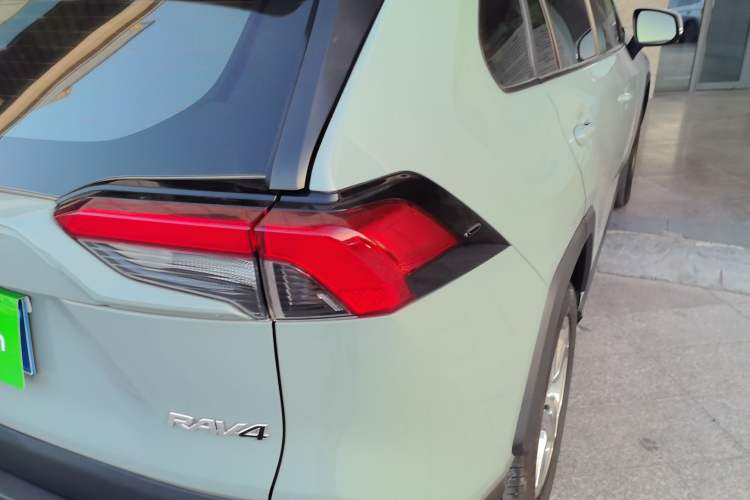 Used Toyota RAV4 2022 2.0L CVT Two-Wheel Drive Fashion Edition Exterior 6