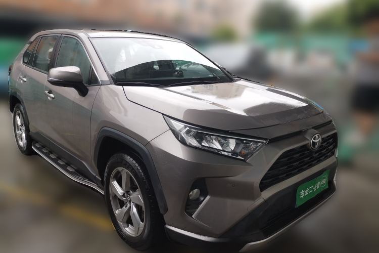Used Toyota RAV4 2022 2.0L CVT Two-Wheel Drive Fashion Plus Edition Front Right 45 Deg