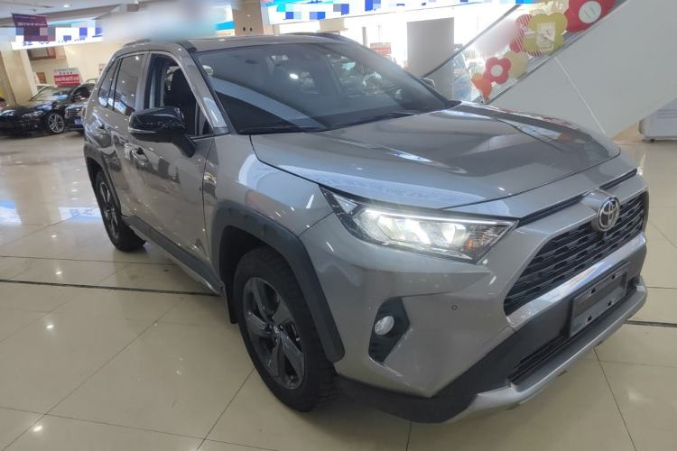 Used Toyota RAV4 2022 2.0L CVT 4x4 Style Plus Edition Front Right 45 Deg