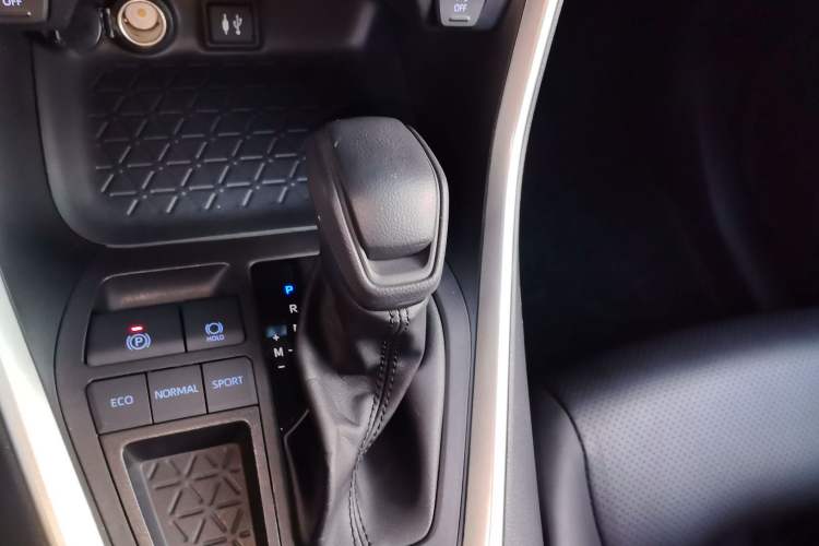 Used Toyota RAV4 2022 2.0L CVT Two-Wheel Drive Fashion Edition Gear Lever