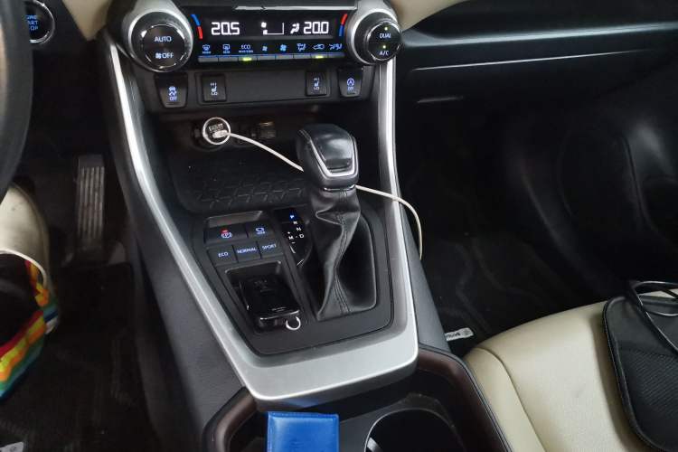 Used Toyota RAV4 2022 2.0L CVT Two-Wheel Drive Fashion Plus Edition Gear Lever