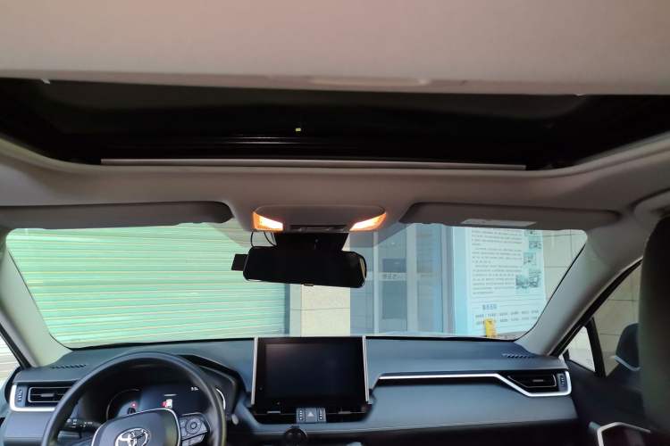 Used Toyota RAV4 2022 2.0L CVT Two-Wheel Drive Fashion Edition Headliner