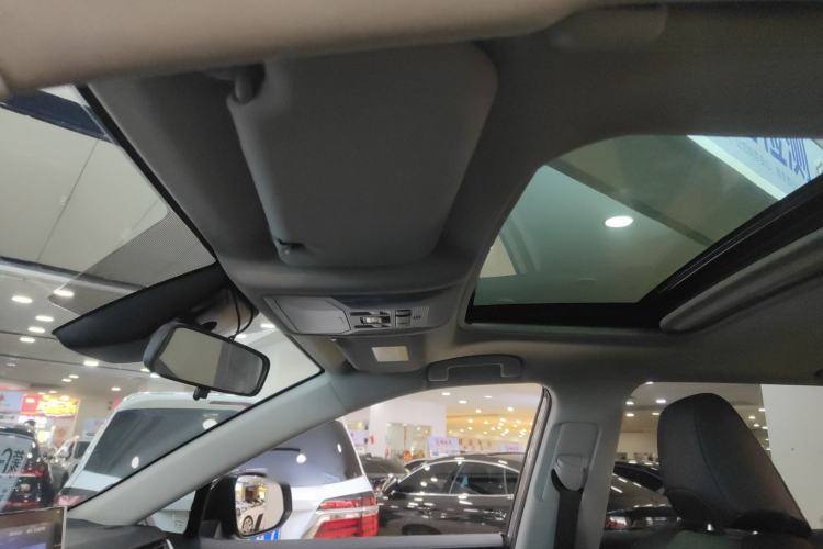 Used Toyota RAV4 2022 2.0L CVT 4x4 Style Plus Edition Headliner