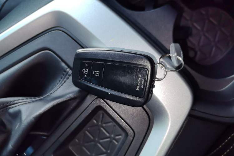 Used Toyota RAV4 2022 2.0L CVT Two-Wheel Drive Fashion Edition Interior 1