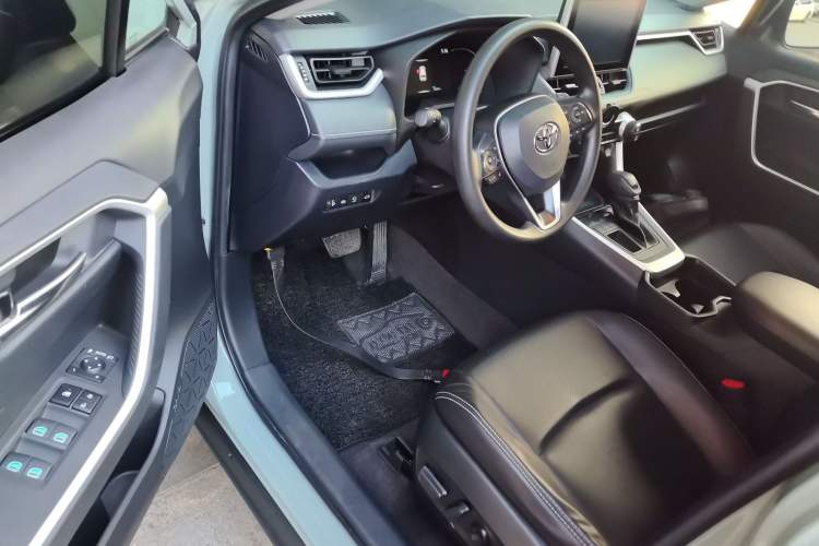 Used Toyota RAV4 2022 2.0L CVT Two-Wheel Drive Fashion Edition Interior 3
