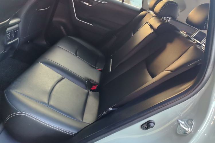 Used Toyota RAV4 2022 2.0L CVT Two-Wheel Drive Fashion Edition Interior 4