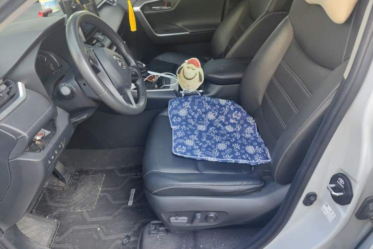 Used Toyota RAV4 2022 2.0L CVT Two-Wheel Drive Fashion Plus Edition Left Front Seat