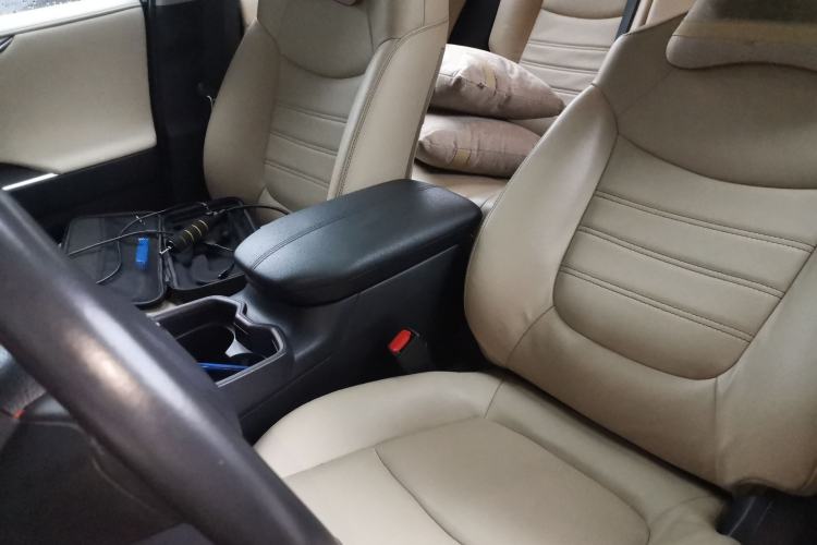 Used Toyota RAV4 2022 2.0L CVT Two-Wheel Drive Fashion Plus Edition Left Front Seat