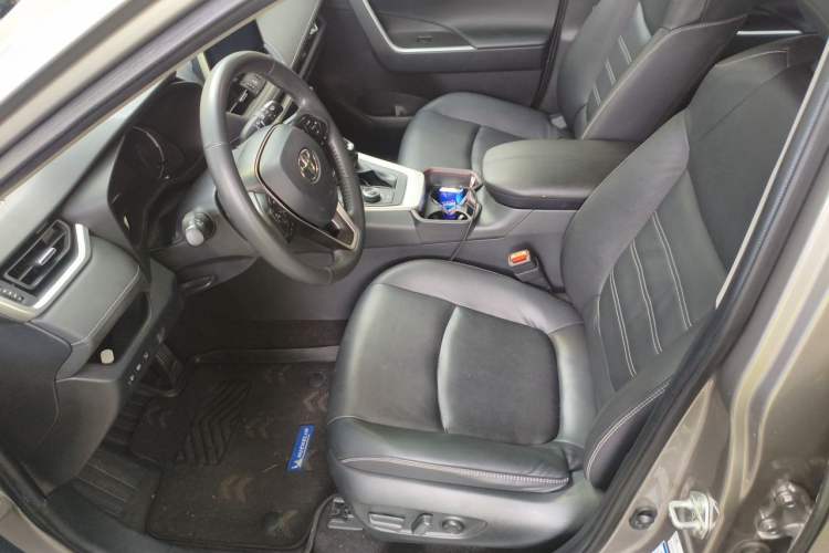Used Toyota RAV4 2022 Dual-Engine 2.5L E-CVT Four-Wheel Drive Elite Plus Edition Left Front Seat