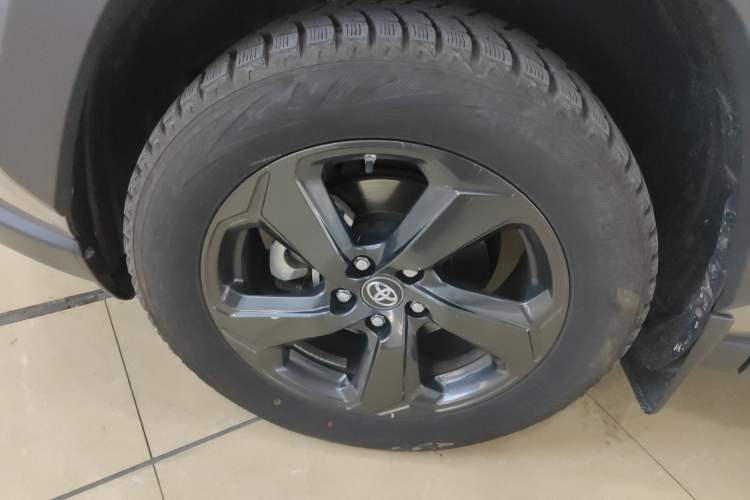 Used Toyota RAV4 2022 2.0L CVT 4x4 Style Plus Edition Left Front Wheel Hub