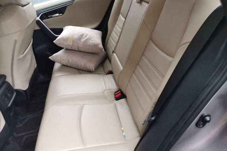 Used Toyota RAV4 2022 2.0L CVT Two-Wheel Drive Fashion Plus Edition Left Rear Seat