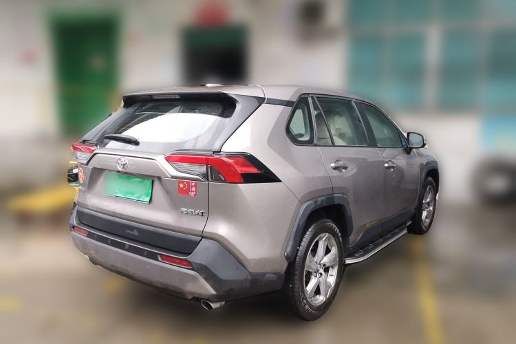 Used Toyota RAV4 2022 2.0L CVT Two-Wheel Drive Fashion Plus Edition Rear Right 45 Deg