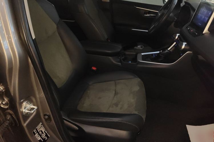 Used Toyota RAV4 2022 2.0L CVT 4x4 Style Plus Edition Right Front Seat