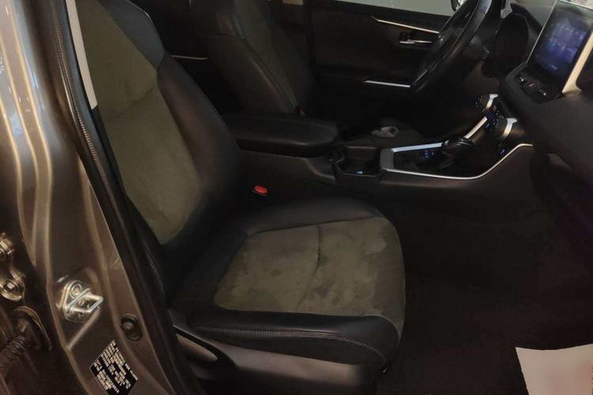 Used Toyota RAV4 2022 2.0L CVT 4x4 Style Plus Edition Right Front Seat