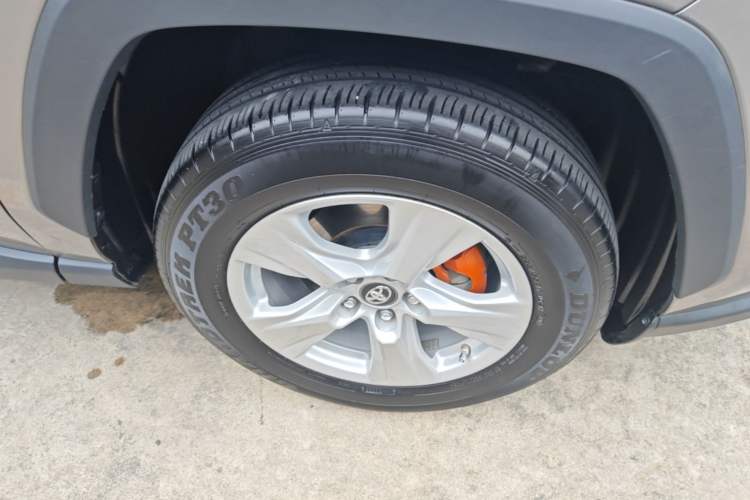 Used Toyota RAV4 2022 2.0L CVT Two-Wheel Drive Urban Edition Right Front Wheel Hub