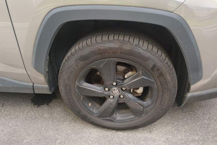 Used Toyota RAV4 2022 Dual-Engine 2.5L E-CVT Four-Wheel Drive Elite Plus Edition Right Front Wheel Hub
