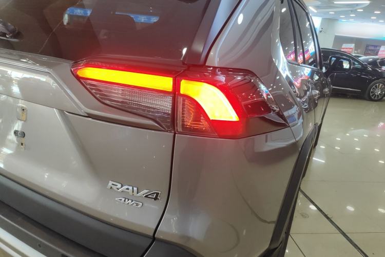 Used Toyota RAV4 2022 2.0L CVT 4x4 Style Plus Edition Right Rear Taillight