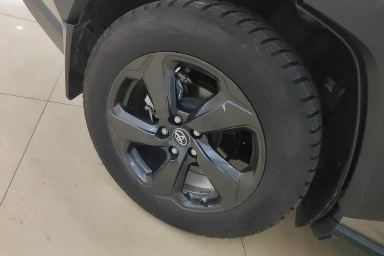 Used Toyota RAV4 2022 2.0L CVT 4x4 Style Plus Edition Right Rear Wheel Hub
