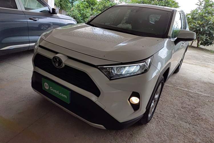 Used Toyota RAV4 2022 2.0L CVT Two-Wheel Drive Fashion Edition Guazi used car, China used car export, Used car for sale, Used Toyota cars, Cheapest cars for sale