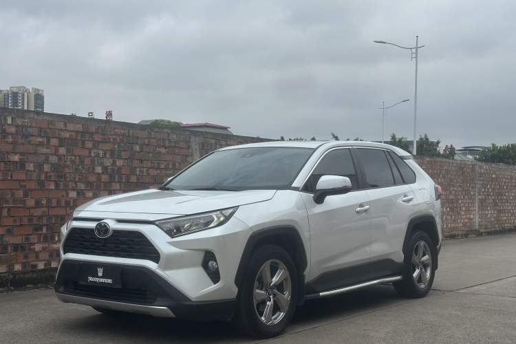Used Toyota RAV4 2022 2.0L CVT Two-Wheel Drive Fashion Plus Edition Guazi used car, China used car export, Used car for sale, Used  cars, Cheapest cars for sale