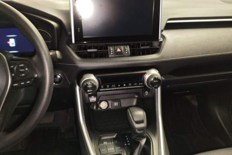 Used Toyota RAV4 2022 2.0L CVT Two-Wheel Drive Fashion Edition Audio And AC Panel