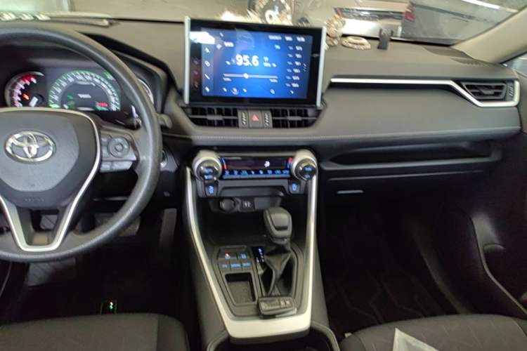 Used Toyota RAV4 2022 2.0L CVT Two-Wheel Drive Fashion Edition Audio And AC Panel