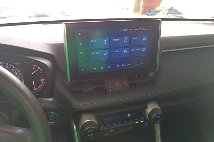 Used Toyota RAV4 2022 2.0L CVT Two-Wheel Drive Fashion Edition Audio And AC Panel