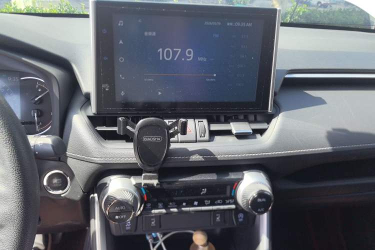 Used Toyota RAV4 2022 2.0L CVT Two-Wheel Drive Fashion Edition Audio And AC Panel